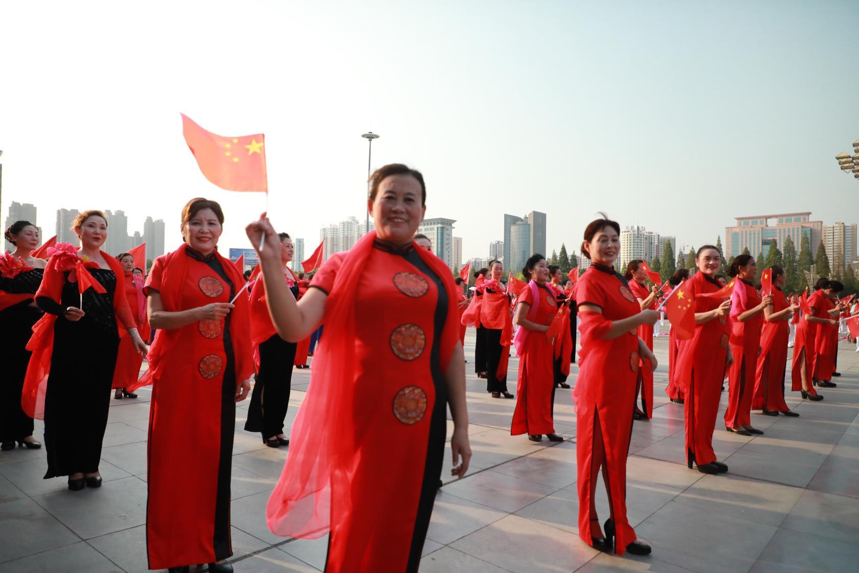 最新广场舞亲爱的朋友，一起舞动生活的欢乐旋律