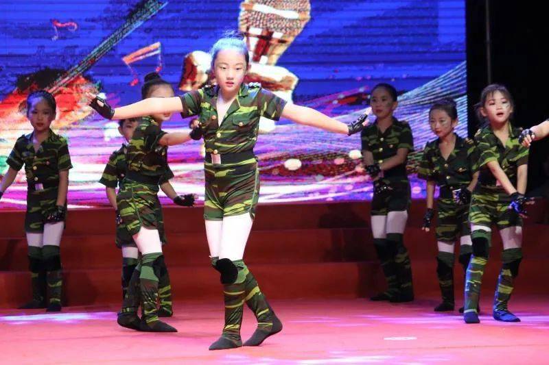 活力四溢的幼儿舞蹈，童舞世界的精彩瞬间